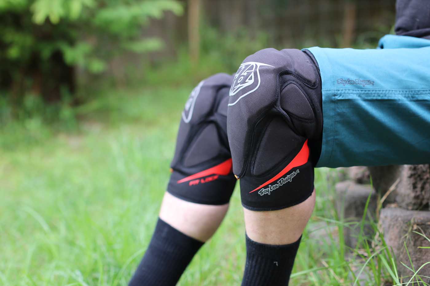 troy lee designs raid mtb knee guard