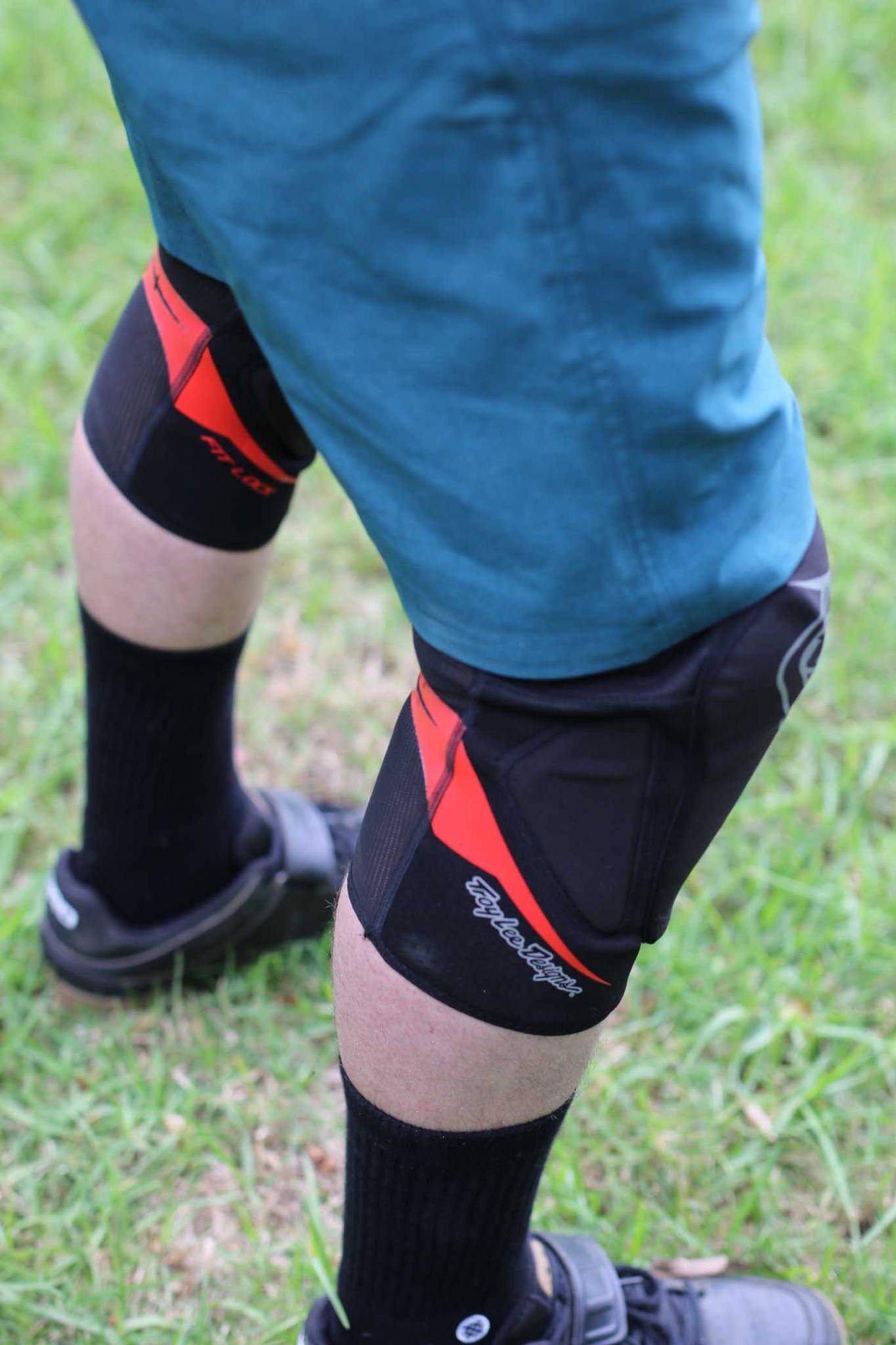 [R]eviewed: TLD Raid Knee Pads - [R]evolution MTB