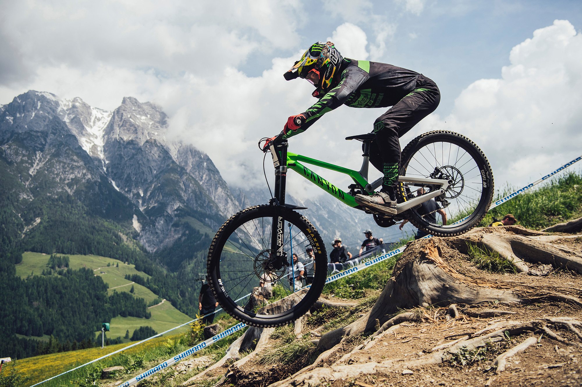 Troy Brosnan wins Round 1 of the UCI DH R evolution MTB