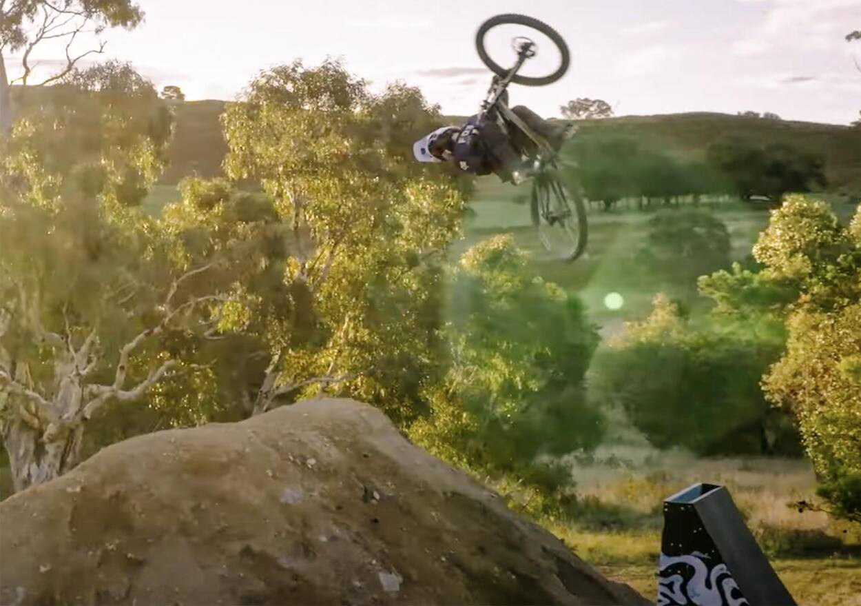 Mike Ross shreds his compound for Fox Racing - [R]evolution MTB